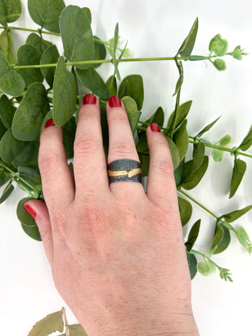 Black & Gold River Ring - Size 9